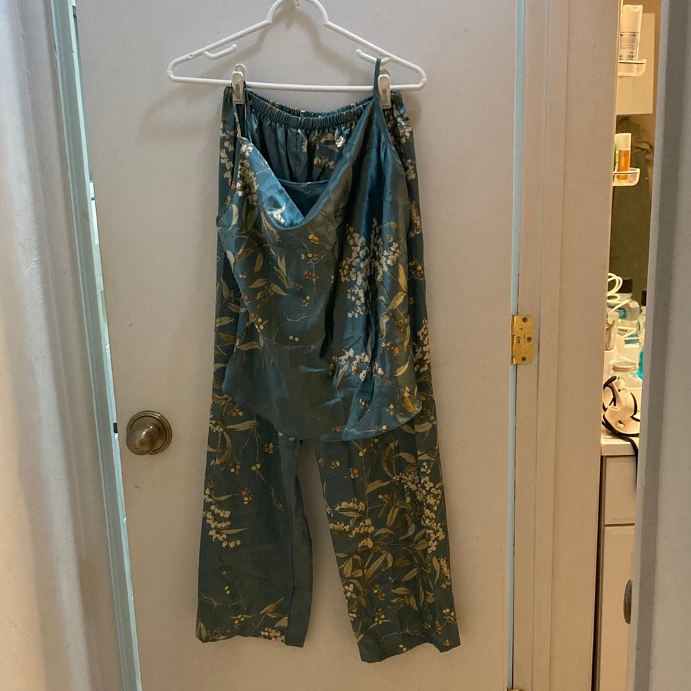 Source Unknown Blue Floral Pajama Set